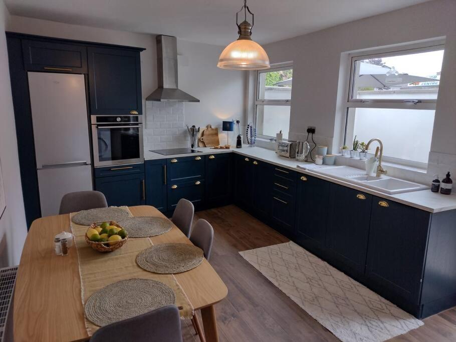 White Birds Townhouse In Sligo Town Center Apartment Ngoại thất bức ảnh